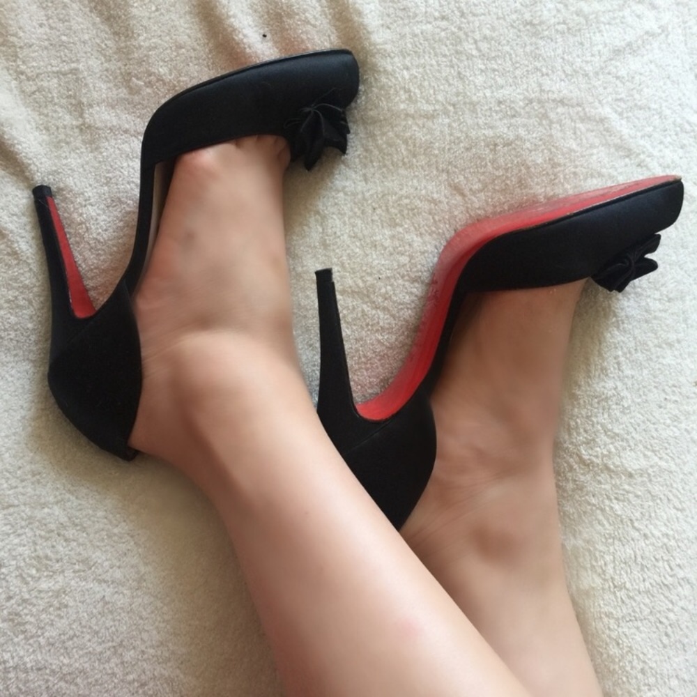 Christian louboutin peep toe satin bow heels